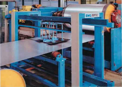 In-line measurement device for tensile strength of steel strip